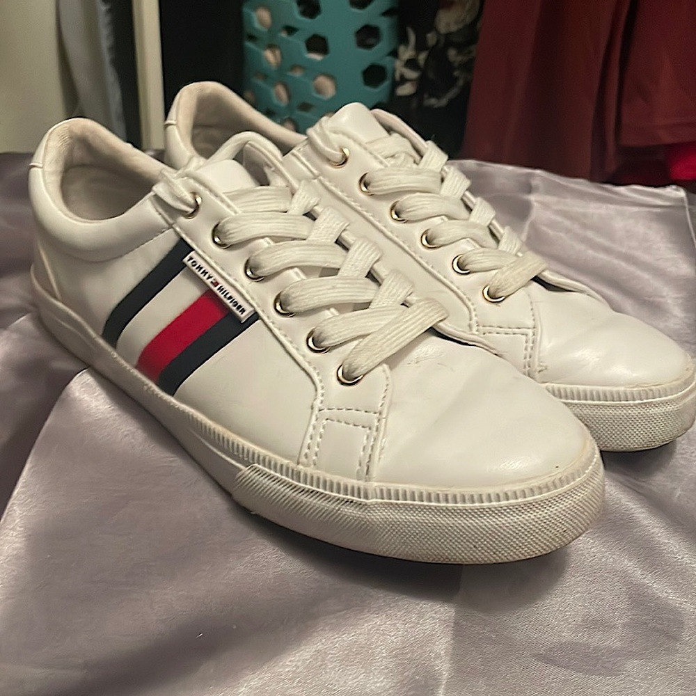 Tommy Hilfiger Sneakers size 7.5